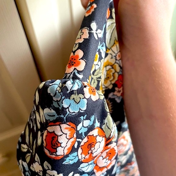 LOFT PLUS Floral Button Back Blouse with Split Overlapping Flutter Sleeves - Picture 10 of 13